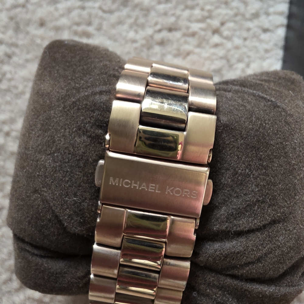 MICHAEL KORS ROSE GOLD WATCH - Picture 5 of 9
